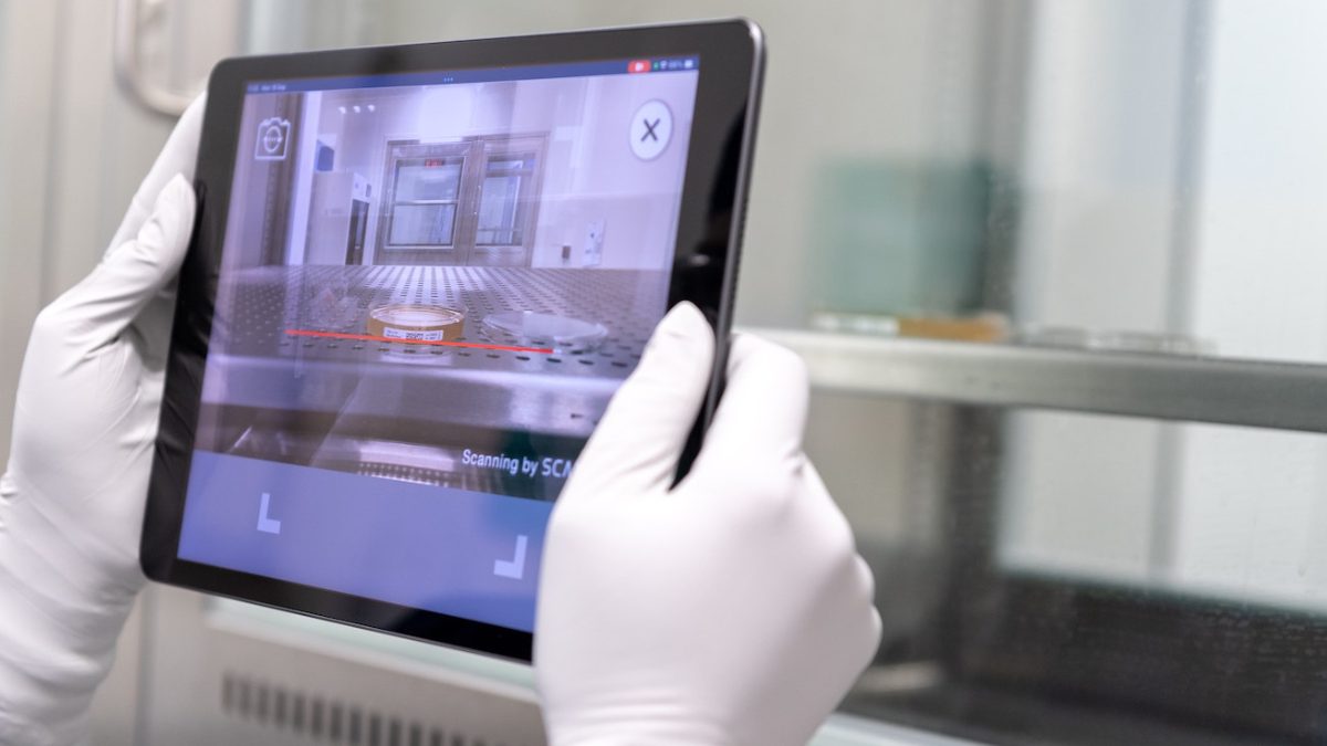 Industrial Tablet with a Barcode Scanner Boosting Workflow