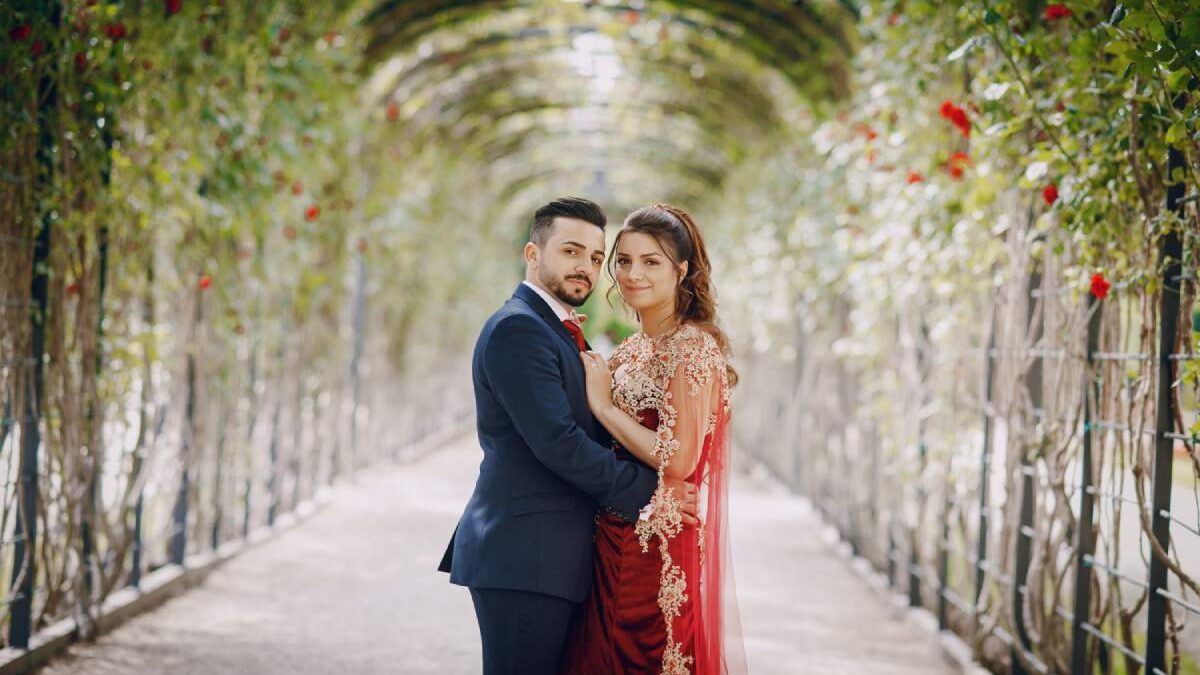 Wedding Couple Poses 2025: Capturing Timeless Memories