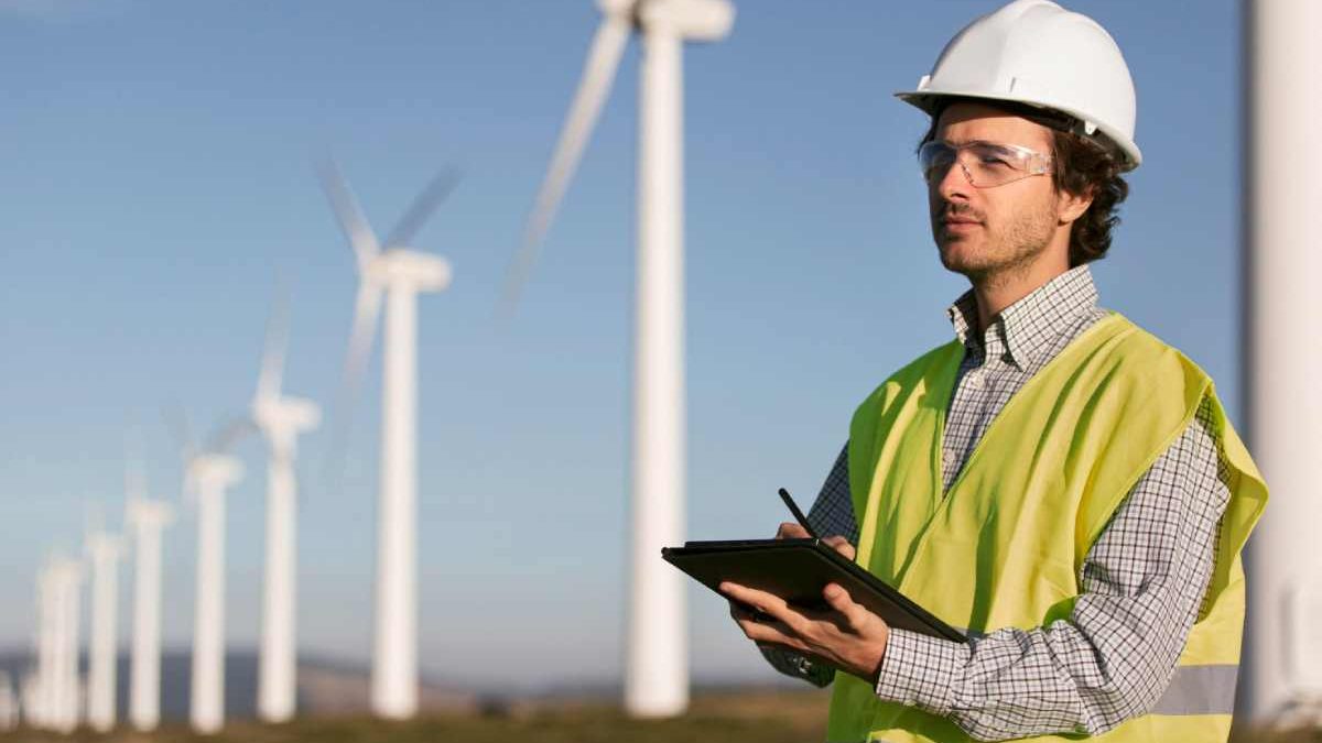 What Does a Field Engineer Do? – Definition, Functions and More