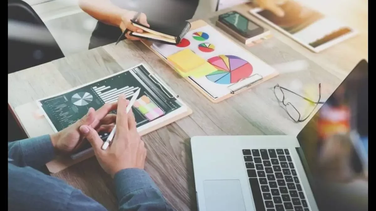 A Digital Marketing Consultant: Work Explained [2025]